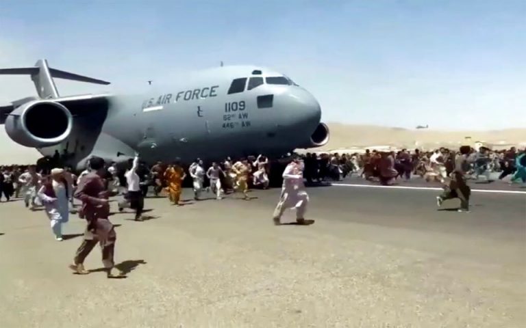 Αφγανιστάν: 12 νεκροί εντός και γύρω από το αεροδρόμιο της Καμπούλ