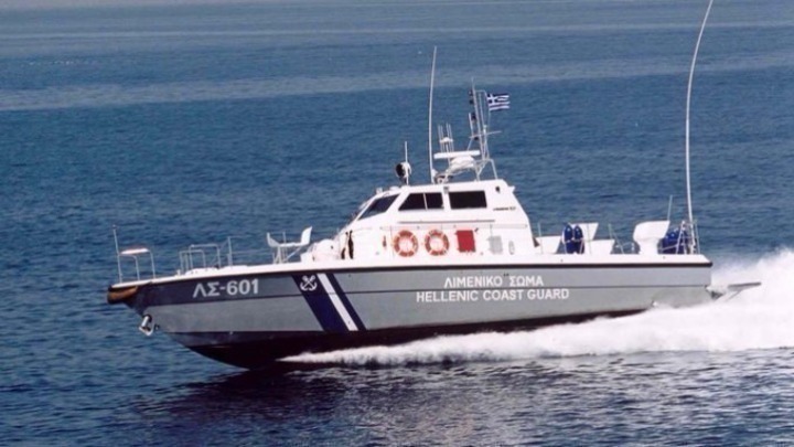 Βύθιση σκάφους με μετανάστες στο Στενό Καφηρέα – Επιχείρηση διάσωσης