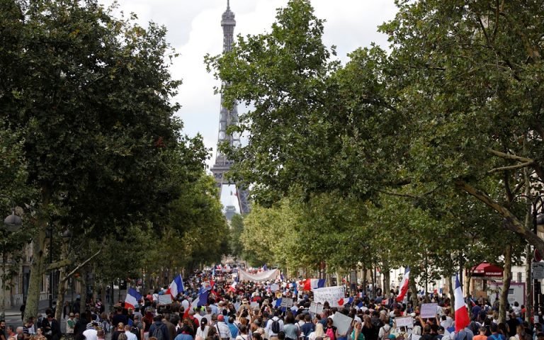 Γαλλία: Διαδηλώσεις κατά του υγειονομικού πάσου