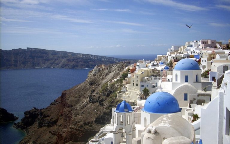 Έκρηξη της ζήτησης για Airbnb στα ελληνικά νησιά