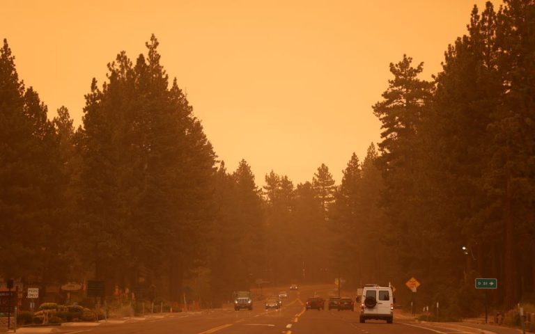 Καλιφόρνια: Πυρκαγιά κοντά στη Λίμνη Τάχο – Εκκενώνονται κοινότητες