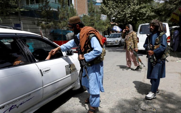 Οι Ταλιμπάν μπλοκάρουν τους δρόμους προ το αεροδρόμιο