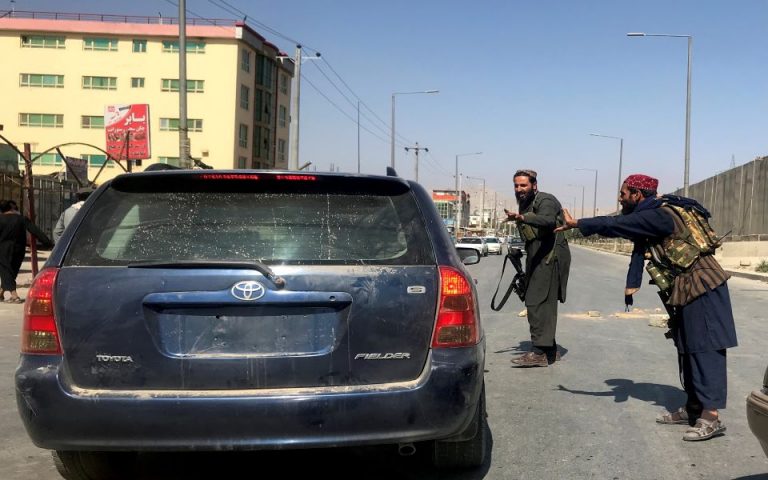 Ταλιμπάν: Εμποδίζουν τους δημοσίους υπαλλήλους να επιστρέψουν στην εργασία τους
