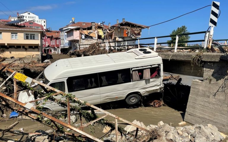 Τουρκία: Στους 62 οι νεκροί από τις πλημμύρες
