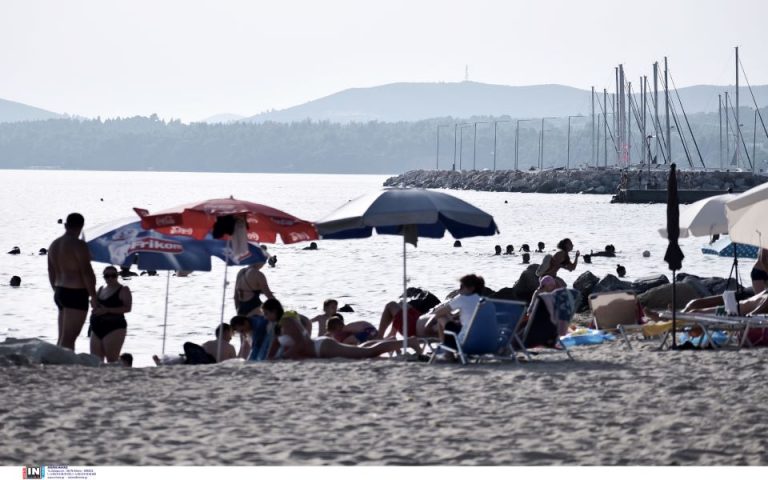 Ακατάλληλη για κολύμπι παραλία στην Κασσάνδρα Χαλκιδικής