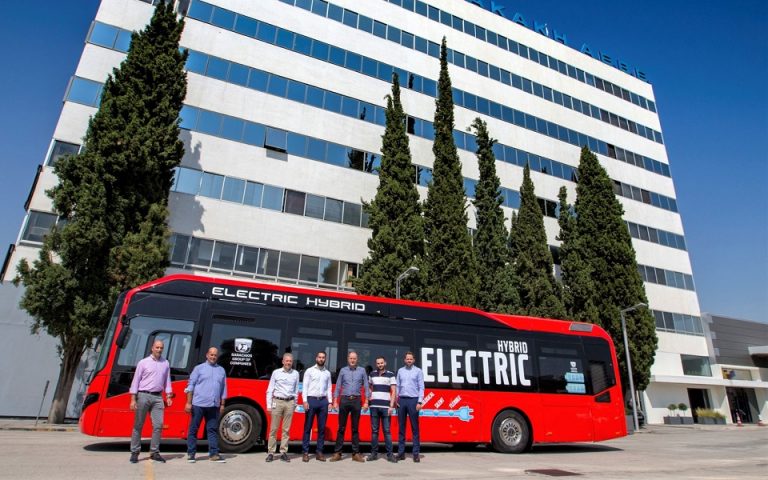 Στους δρόμους της Λάρισας το πρώτο υβριδικό λεωφορείο αστικής συγκοινωνίας στην Ελλάδα