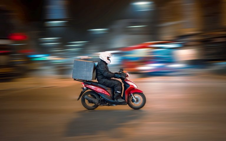 ΑΑΔΕ: «Λαβράκια» από τις πλατφόρμες delivery – Πιτσαρία δεν είχε κόψει 58.000 αποδείξεις 