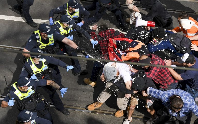 Μελβούρνη: Επεισόδια σε διαδήλωση κατά των περιοριστικών μέτρων – 200 συλλήψεις
