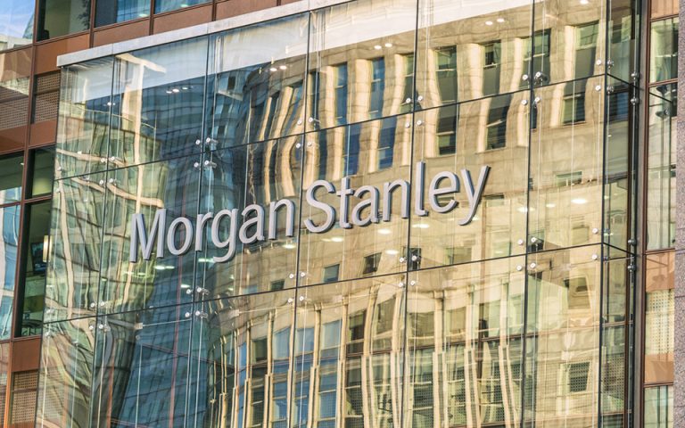 Morgan Stanley: Οι αγορές θα πέσουν κι άλλο – Μην περιμένετε κέρδη για ένα χρόνο