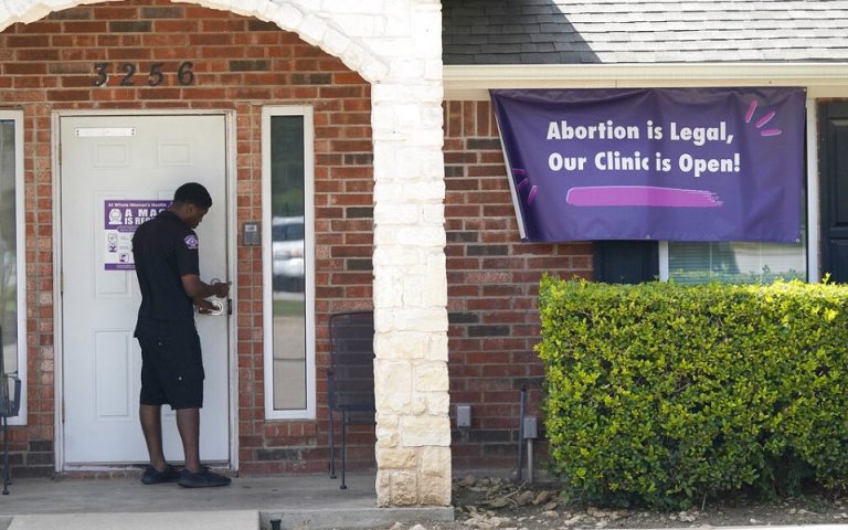 Μπάιντεν: «Πρωτοφανής επίθεση» στα δικαιώματα της γυναίκας ο νέος νόμος αμβλώσεων του Τέξας
