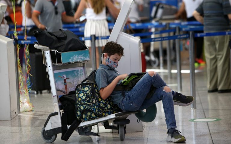 Ανακάμπτουν τα ελληνικά αεροδρόμια: Άλμα 350% στις αφίξεις ταξιδιωτών από το εξωτερικό