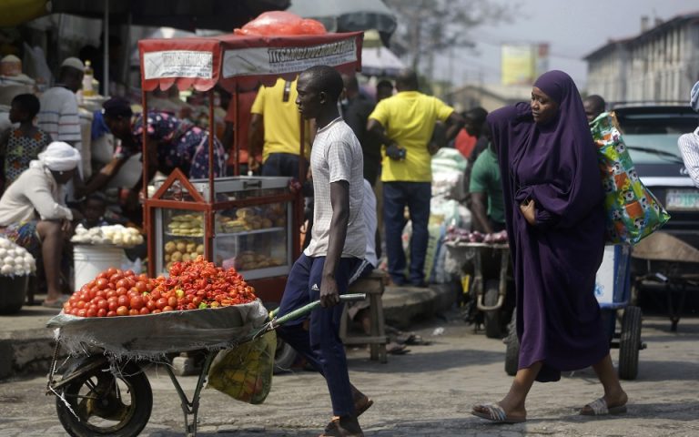 Η μεγαλύτερη πόλη της Αφρικής θα χρειαστεί… τρία χρόνια για τη γενική ανοσία