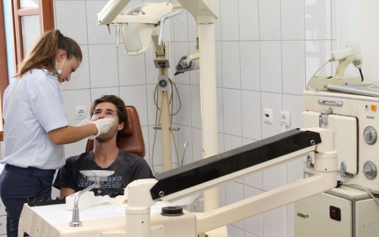 Πλεύρης: Η Ομοσπονδία Οδοντιάτρων θα αποφασίζει για το rapid test στους εμβολιασμένους