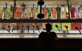 ΕΦΚΑ: Χωρίς εισφορές διατακτικές τροφίμων αξίας έως 6 ευρώ