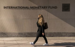 Το ΔΝΤ κρούει τον κώδωνα του κινδύνου: Ψαλίδι στην παγκόσμια ανάπτυξη