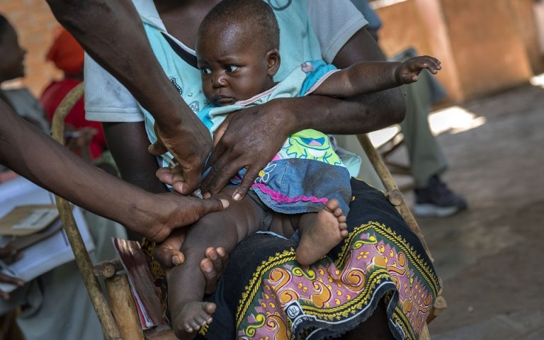 Ιστορικό επίτευγμα της ιατρικής: Ξεκινούν οι εμβολιασμοί κατά της ελονοσίας