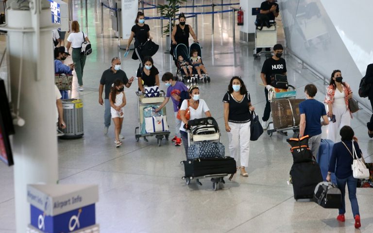 Τετραπλασιάστηκε η επιβατική κίνηση στα ελληνικά αεροδρόμια το α’ τρίμηνο