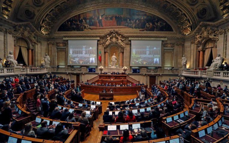 Πορτογαλία: Απέρριψε το σχέδιο προϋπολογισμού – Κίνδυνος πρόωρων εκλογών