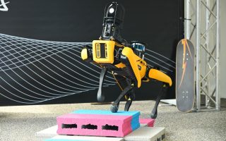 Spot: Ο σκύλος-ρομπότ της Boston Dynamics που χορεύει σαν τον Mick Jagger