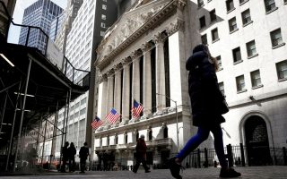 Wall Street: Υποχώρηση S&P 500 και Nasdaq, παρά τις ενδείξεις επιβράδυνσης του πληθωρισμού