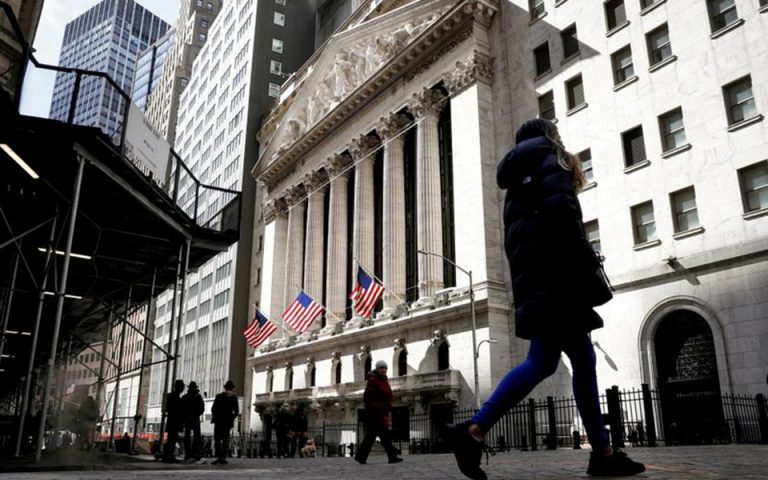 Wall Street: Περιορίστηκαν στο τέλος οι απώλειες – Σε άνοδο γύρισε ο Dow