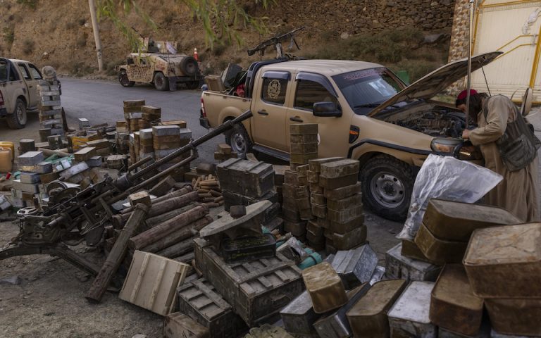 Αφγανιστάν: Ανθεί το εμπόριο αμερικανικών όπλων