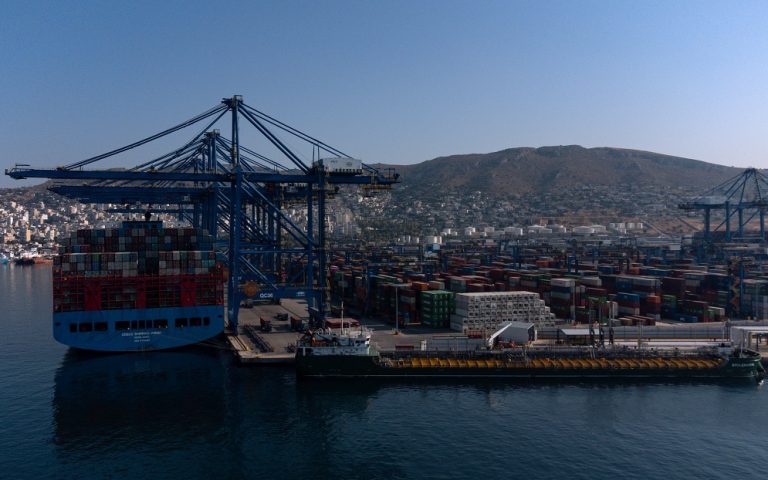 Νεκρός 40χρονος εργαζόμενος στον λιμάνι του Πειραιά – Χτυπήθηκε από γερανογέφυρα