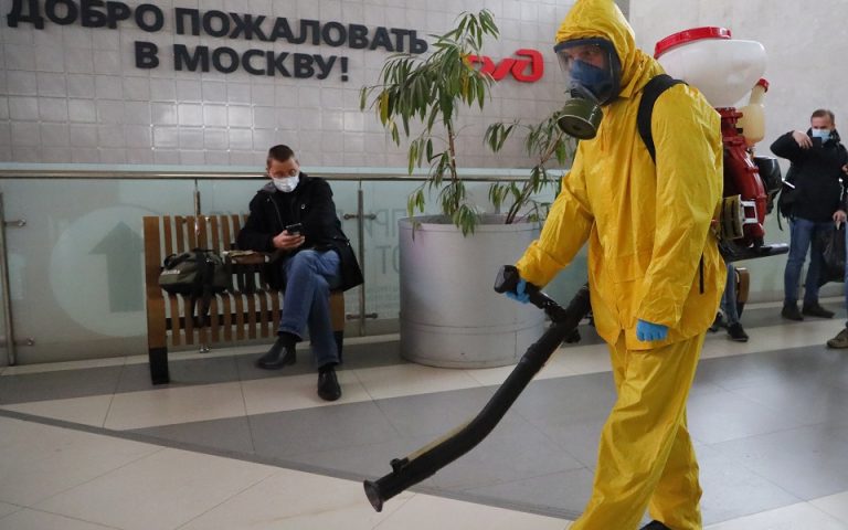 Μία εβδομάδα αργία στη Ρωσία για την ανακοπή της πανδημίας