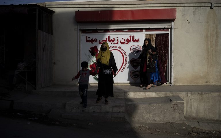 Αφγανιστάν: Απαγόρευση στη χρήση ξένου συναλλάγματος