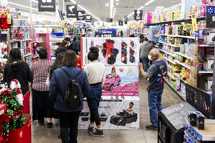 PwC: Οι καταναλωτές επιστρέφουν στα καταστήματα – Ανοδική τάση στα ταξίδια