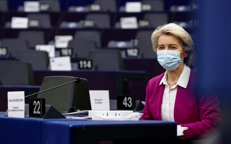 Ούρσουλα φον ντερ Λάιεν: Προτεραιότητα της Ε.Ε. να εμβολιαστούν οι ανεμβολίαστοι