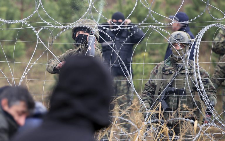 Πολωνία: Προειδοποιεί για ένοπλη κλιμάκωση της κρίσης στα σύνορα