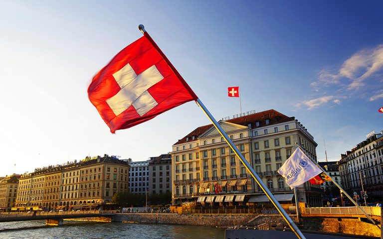 Ελβετία: Η μεγαλύτερη πτώση στους πραγματικούς μισθούς σε διάρκεια 80 ετών