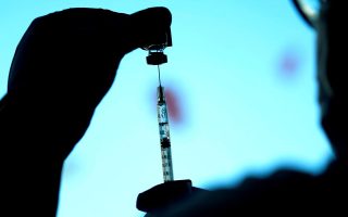 Κορωνοϊός: Πόσο διαρκεί η προστασία μετά τον εμβολιασμό