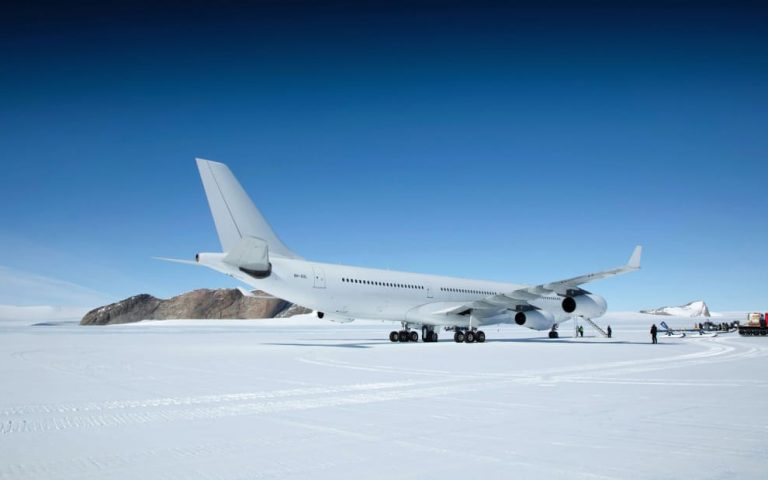 Έγινε κι αυτό: Το πρώτο Airbus που προσγειώνεται στην Ανταρκτική