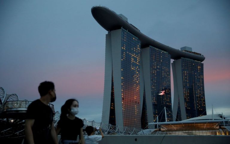 Σιγκαπούρη: «Ξεμένει» από εργατικό δυναμικό και αυξάνει τα όρια συνταξιοδότησης