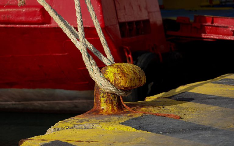 Απεργία ΠΝΟ: Δεμένα παραμένουν τα πλοία στα λιμάνια 