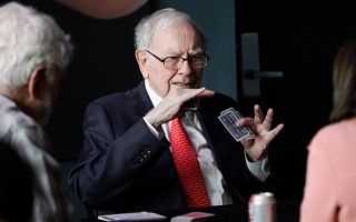 W. Buffett: Ο Charlie Munger υπήρξε ο αρχιτέκτονας της σημερινής Berkshire Hathaway