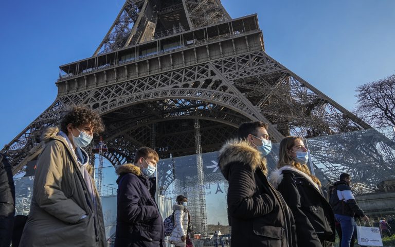 Γαλλία: Ποιοί τομείς κινδυνεύουν περισσότερο από την Όμικρον – Πιθανή γενικευμένη αποδιοργάνωση