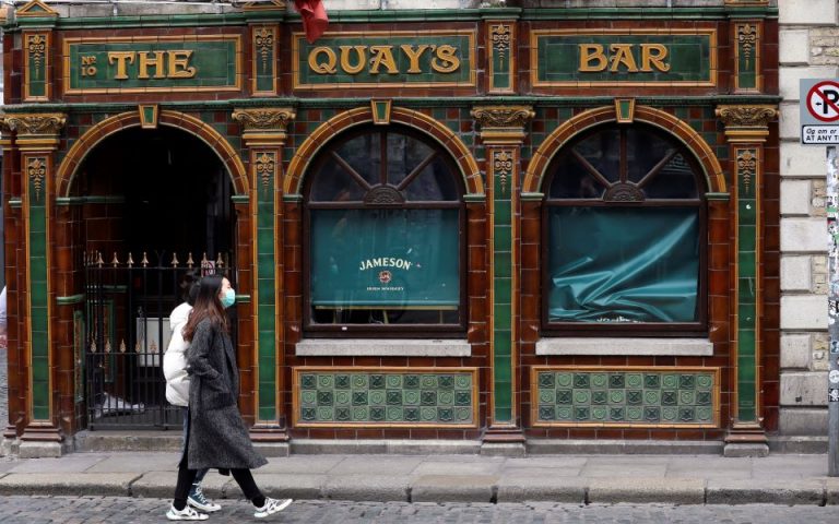 Ιρλανδία: Στις 8 θα κλείνουν μπαρ και εστιατόρια από την Κυριακή έως έξι εβδομάδες
