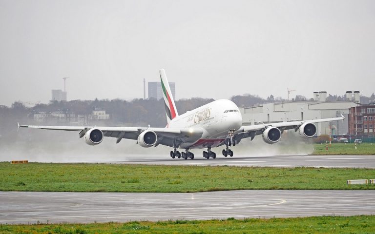 Emirates: «Ποντάρει» στην ανάκαμψη των αεροπορικών – Παρέλαβε νέο Α380