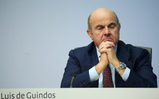 Luis de  Guindos: Βέβαιη η μείωση επιτοκίων τον Ιούνιο – Εάν δεν υπάρξουν εκπλήξεις