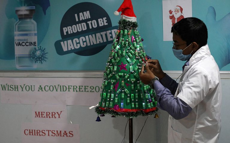 Ινδία: Ξεκινά ο εμβολιασμός των εφήβων 15-18 ετών