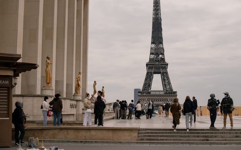 Γιατί μία… αντωνυμία έχει προκαλέσει οργή στη Γαλλία