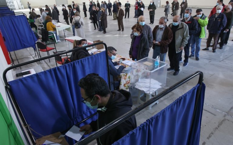Εκλογές ΚΙΝΑΛ: Πάνω από 200.000 οι ψηφοφόροι – Έκλεισαν οι κάλπες