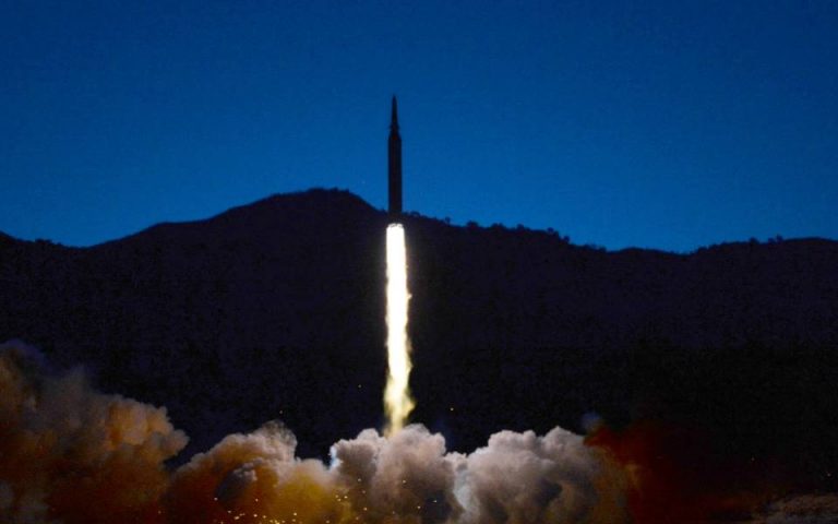 Η Βόρεια Κορέα κλείνει με τρεις εκτοξεύσεις βαλλιστικών πυραύλων το 2022