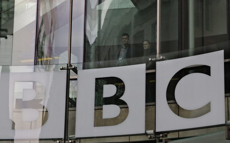 Βρετανία: Σάλος για την καρατόμηση του Λίνεκερ από το BBC επειδή χαρακτήρισε «ναζιστική» τη μεταναστευτική πολιτική της κυβέρνησης
