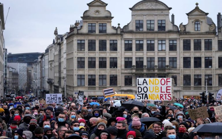 Βρυξέλλες: Επεισόδια σε διαδήλωση κατά των μέτρων κορωνοϊού