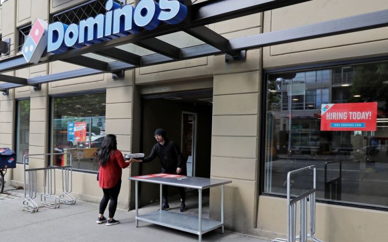 Domino’s: Δώρο τριών δολαρίων σε κάθε πελάτη εάν δεν ζητήσει delivery