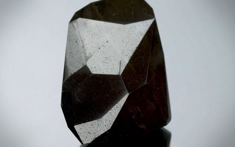 Αίνιγμα: Το εξωγήινο μαύρο διαμάντι που «λατρεύει» τον αριθμό 5 βγαίνει σε δημοπρασία
